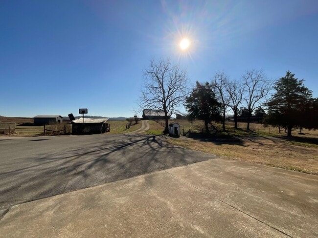 Building Photo - Greenback 37742 - 3 bedroom, 3.5 bath home with bonus room/possible 4th bedroom - Call Terri Kerr...