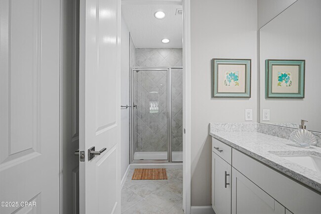 Building Photo - 9431 Paradise Dr