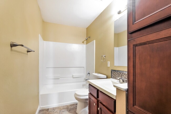 Building Photo - 428 Red Coat Tr