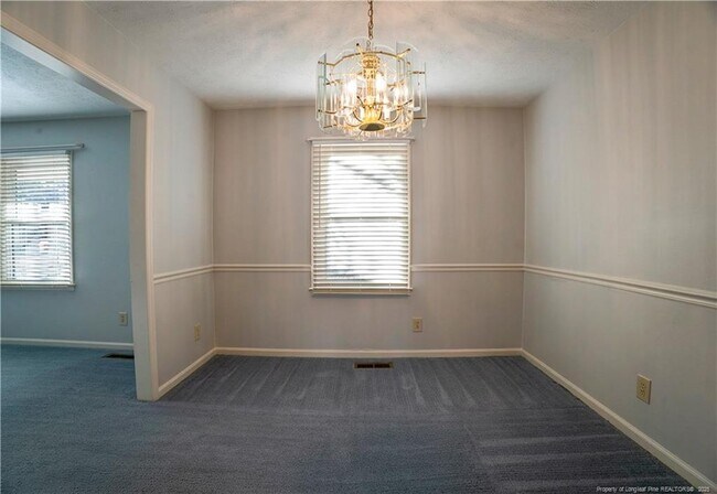 Building Photo - 1733 Daisy Ln