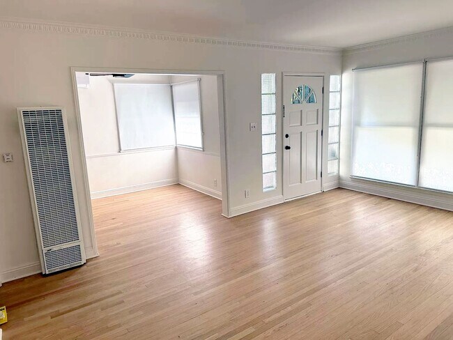 Building Photo - Olympic Duplex