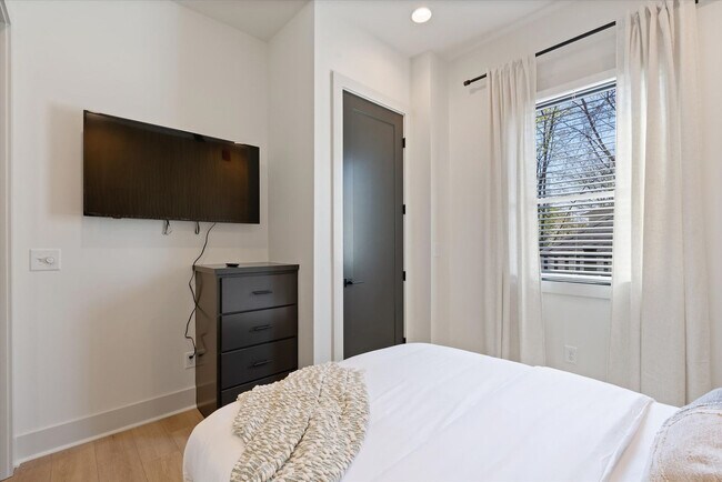 Building Photo - 722 Mcferrin Ave