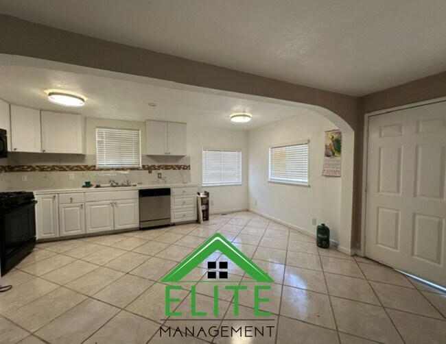 Building Photo - Charming 3-Bedroom Home for Rent in a Prim...