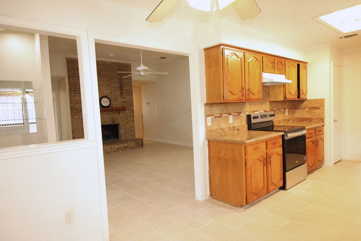 Building Photo - 711 Dickey Dr