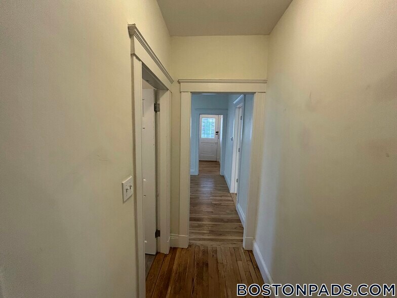 Building Photo - 44 Fairbanks St