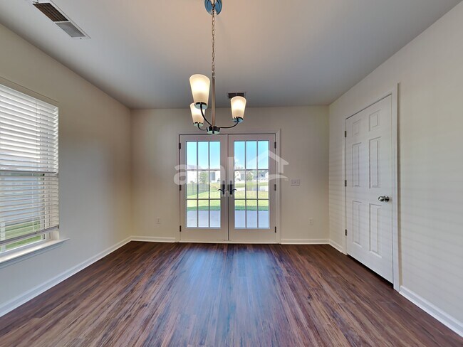 Building Photo - 6 Briarcliff Way