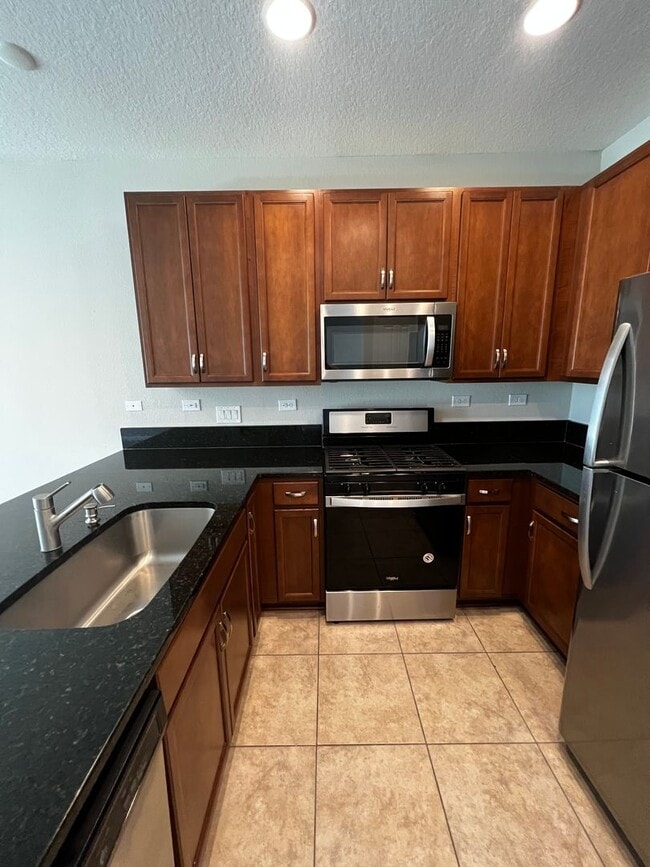 Building Photo - 3/2.5 Townhome in Holly Forest!