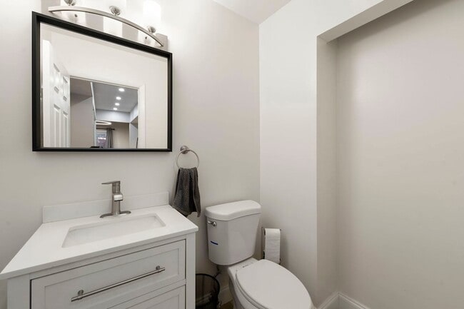 Building Photo - 136 Mohawk Trail