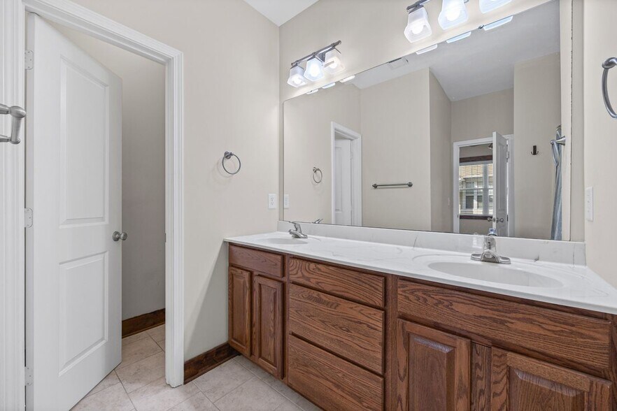 Building Photo - 1733 Matheson Ave