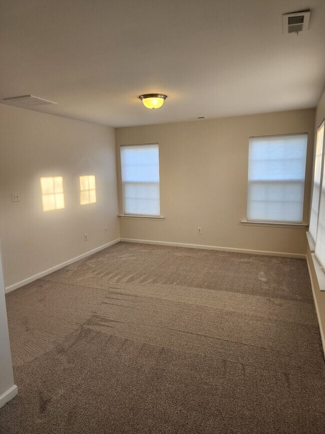 Building Photo - Four bedroom townhome in Caldwell Station