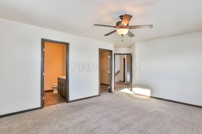 Building Photo - 3 Bed 3 Bath Single Family Home