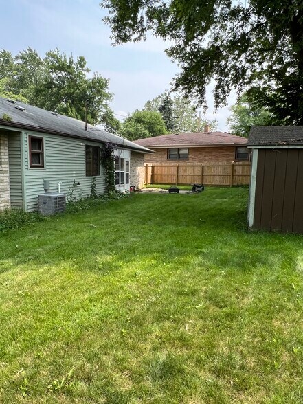 Building Photo - 541 N 109th St