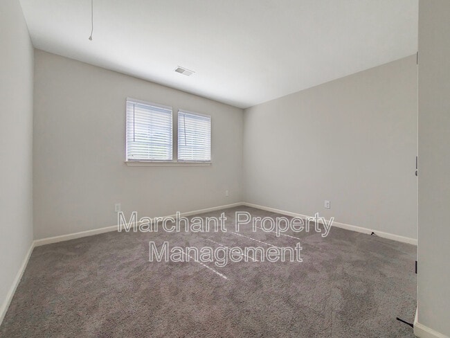 Building Photo - 15 Silverthorn Ct
