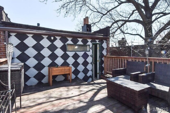 Building Photo - 2350 S 10th St