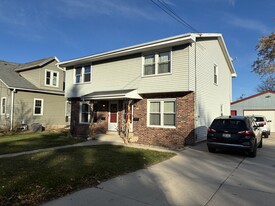 Building Photo - 240 N Spring St