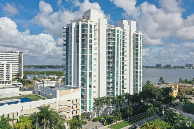 Building Photo - Eloquence on the Bay