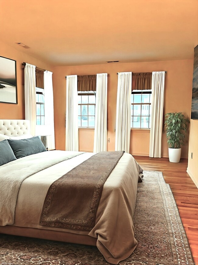 Building Photo - 5 Howes Ct