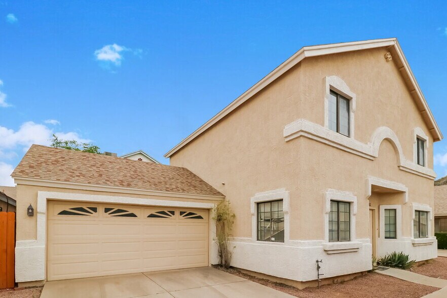 Building Photo - 2028 W Columbine Dr