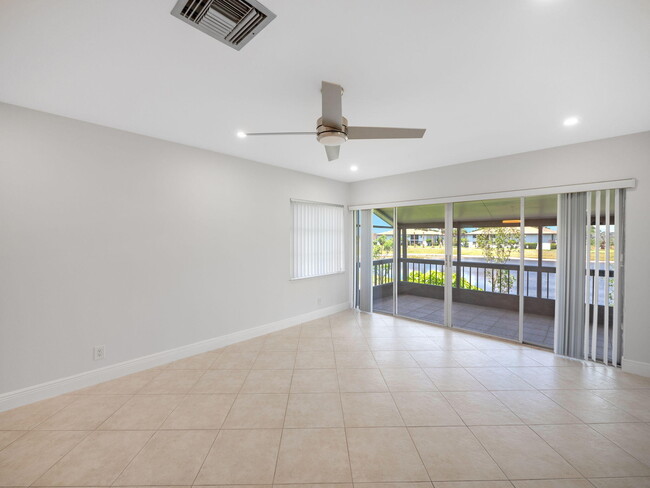 Building Photo - 13889 Royal Palm Ct