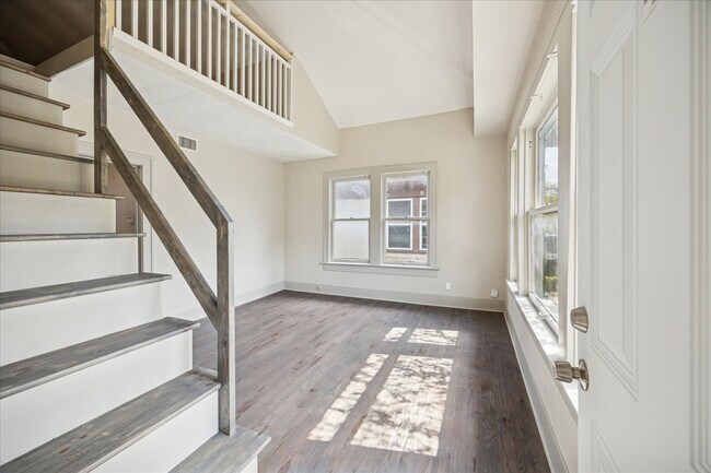 Primary Photo - 1632 Hawthorne St