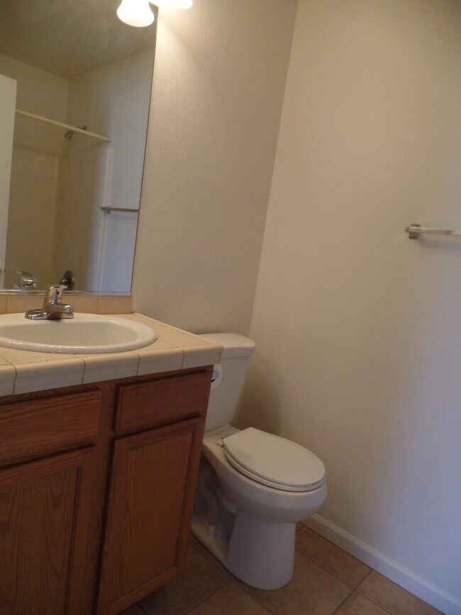 Building Photo - Great 2 Bedroom home on Corner Lot!