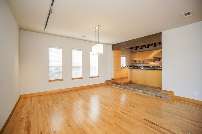 Building Photo - 228 Willard St