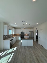 Building Photo - Modern Tri-Level 4 bed 3+ bath home available