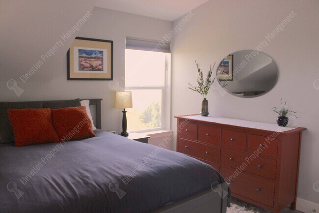 Building Photo - 2485 NW Todds Crest Dr