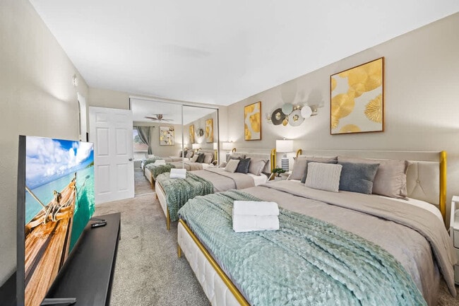 Building Photo - 9504 Carroll Canyon Rd