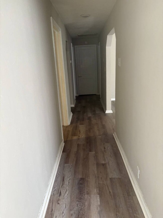 Building Photo - 12420 N Florida Ave