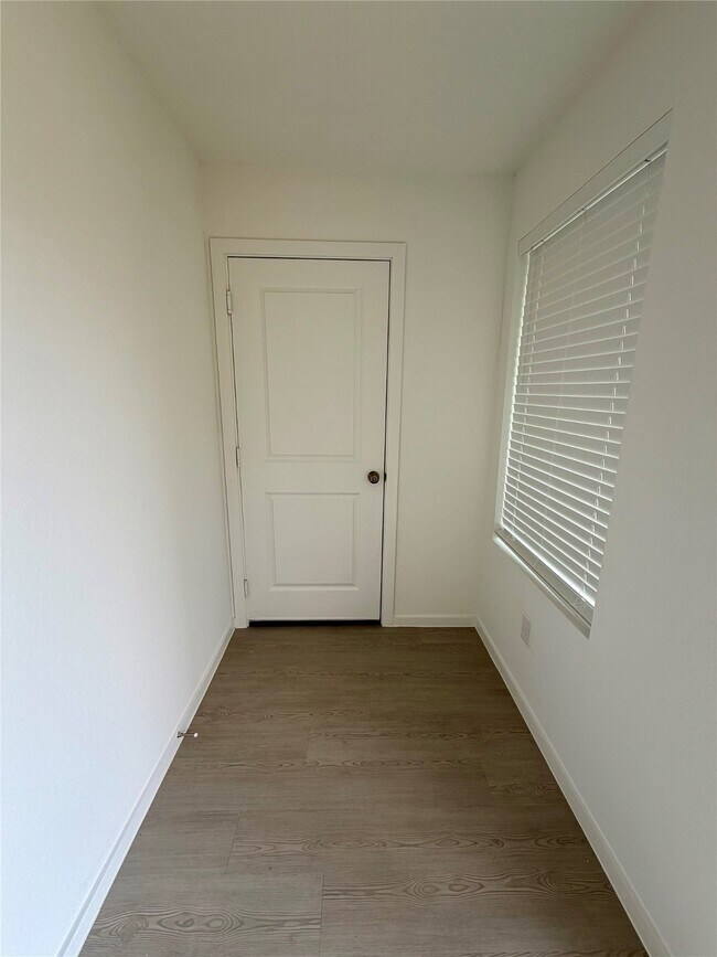 Building Photo - 28750 Texas Plns Dr