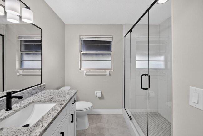 Building Photo - 791 Lindenwood Cir E