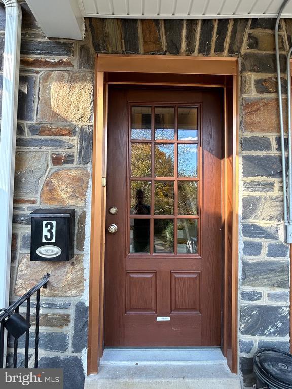 Building Photo - 33 Price Ave