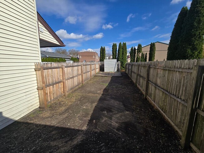 Building Photo - 1737 Newport Ave