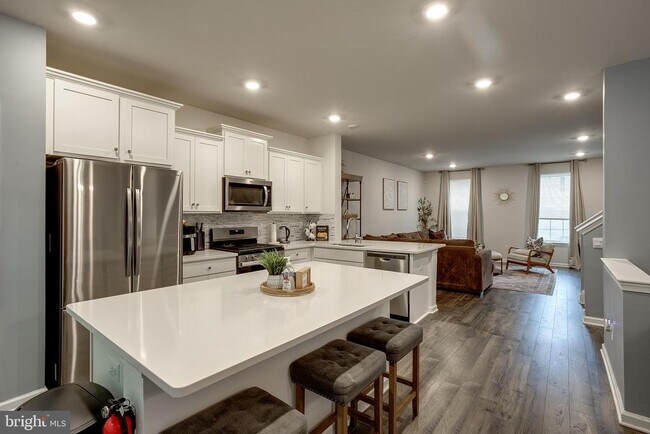 Building Photo - 104 Levis Dr