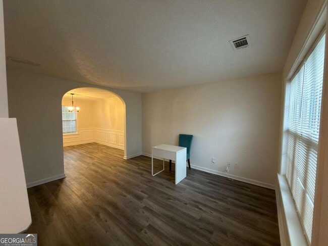 Building Photo - 620 Manor Glen Dr