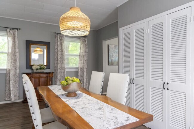 Building Photo - 3175 Rocky River Dr