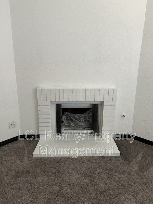 Building Photo - 1077 S Santo Antonio Dr