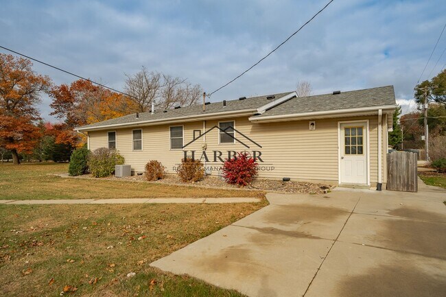 Building Photo - 2920 20th St SE