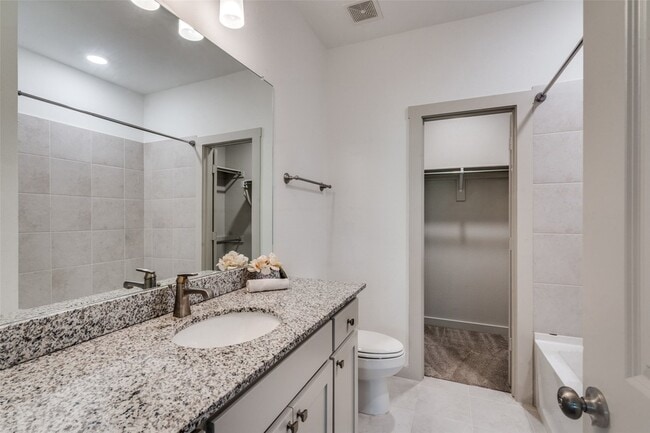 Building Photo - 1423 Lamb Dr