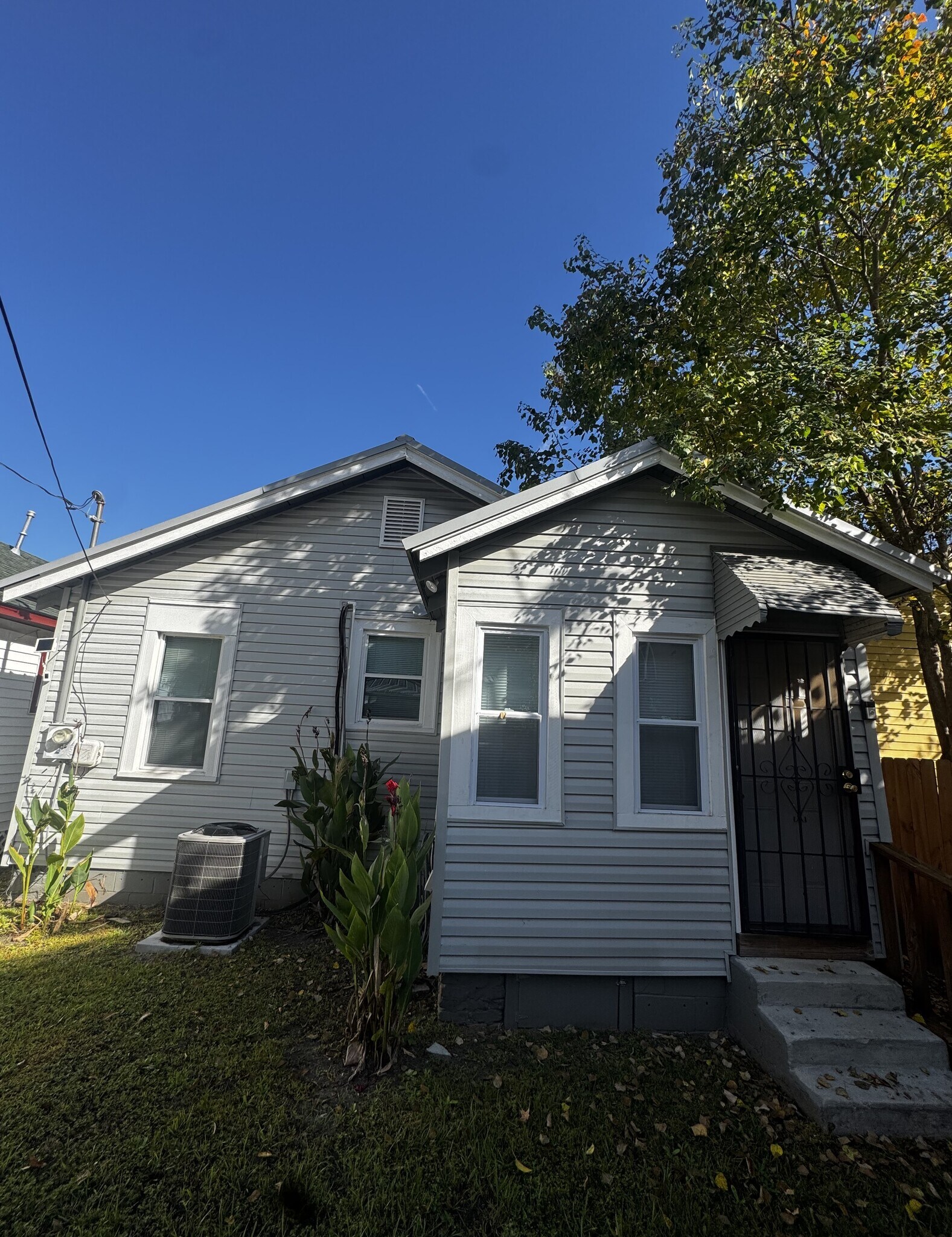 Rear View - 1003 W 46th St