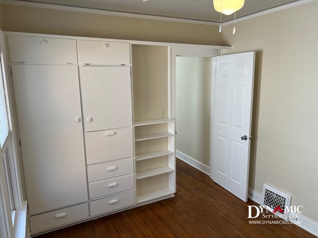 Building Photo - Updated 4+ Bedroom, 2 Bathroom House with Garage and Fenced Backyard