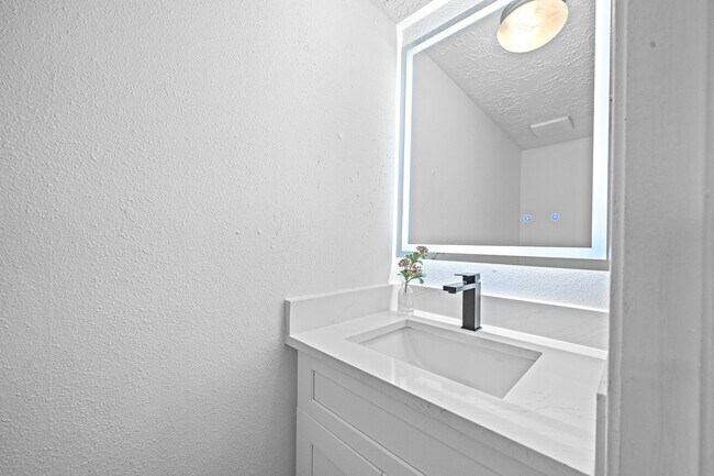Building Photo - 8726 Wilcrest Dr
