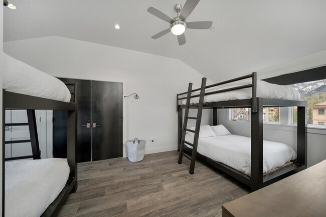 Building Photo - 113 Lost Creek Ln