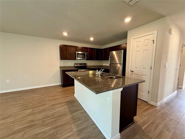 Building Photo - 14 Serene Pl