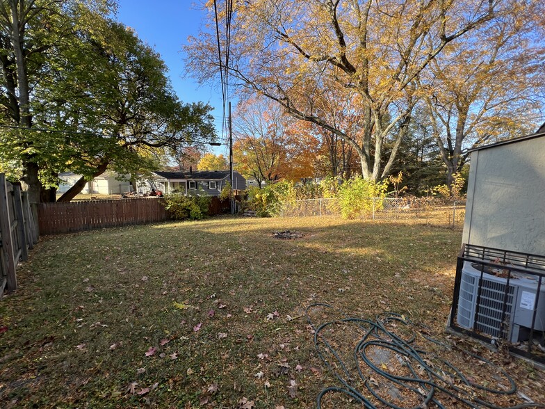 Back Yard - 1608 Briedweng Ave