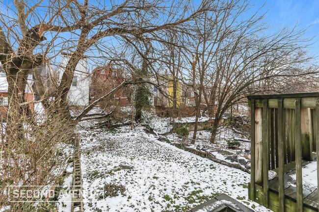 Building Photo - 922 Wells St