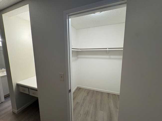 Building Photo - Wonderful 2bd/2ba Fair Oaks Duplex with Garage