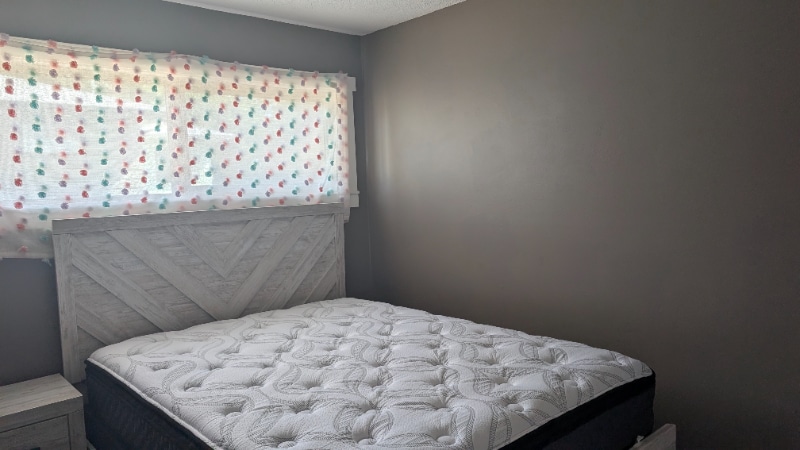 Building Photo - 8 17th Ave S