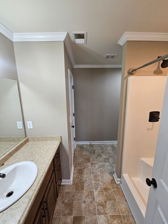 Building Photo - 3 Bedroom, 2 Bath home.